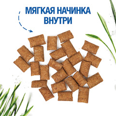 Лакомство Monge Gift Hairball для кошек Хрустящие подушечки с начинкой с лососем и кошачьей мятой для вывода шерсти 60 г 2 шт. фото 3